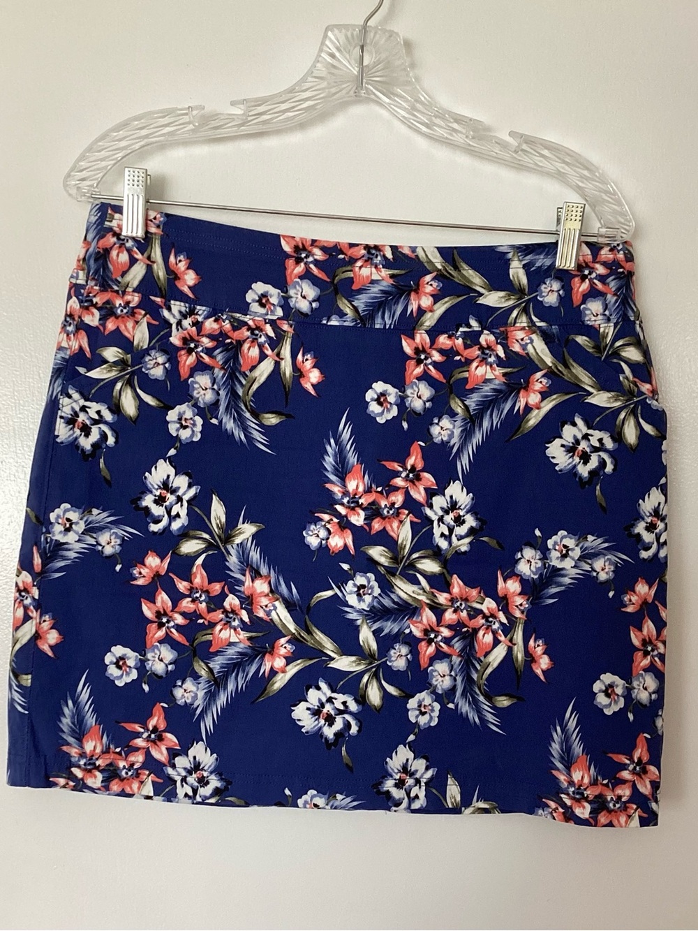 Women’s Size Large  MARIO SERRANI  Navy Floral Skort
